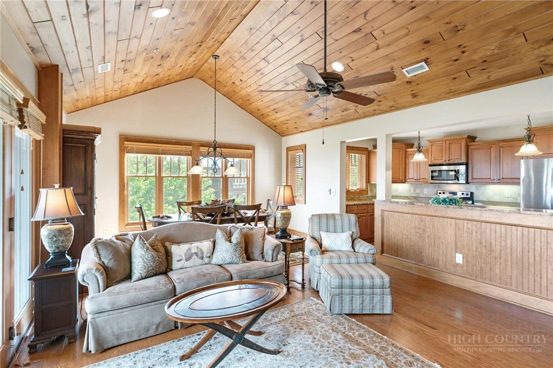 Image number 4 for the current listing