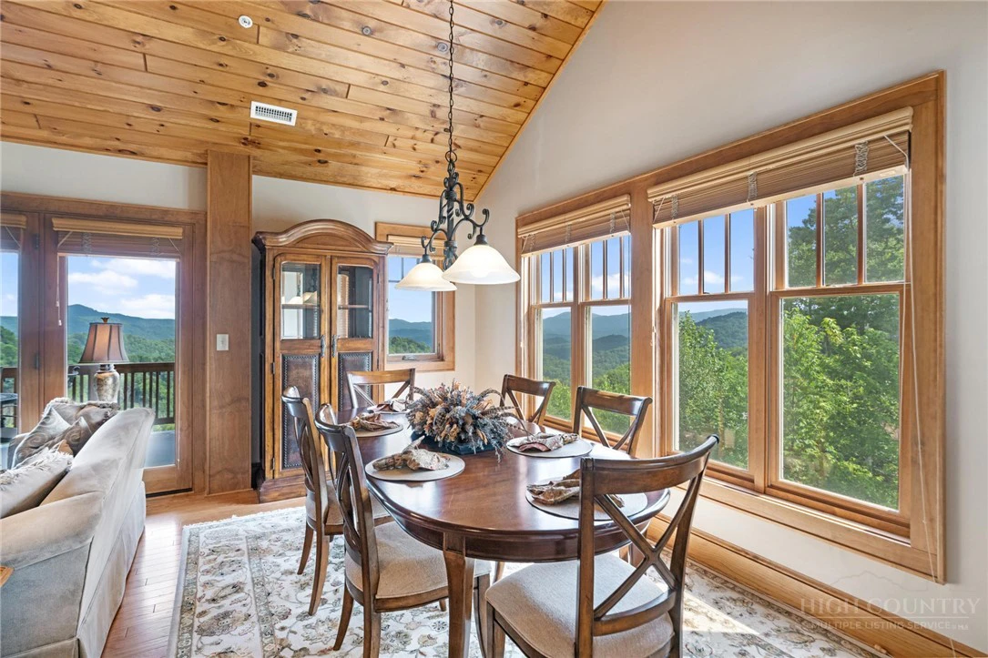 Image number 13 for the current listing