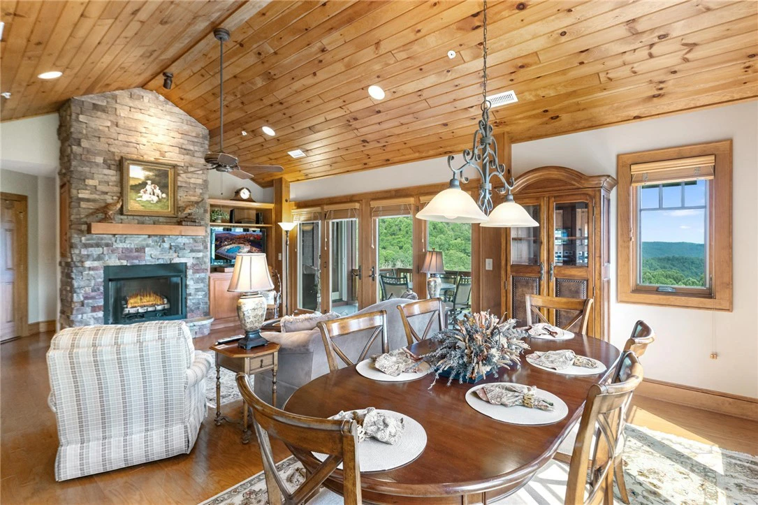 Image number 5 for the current listing
