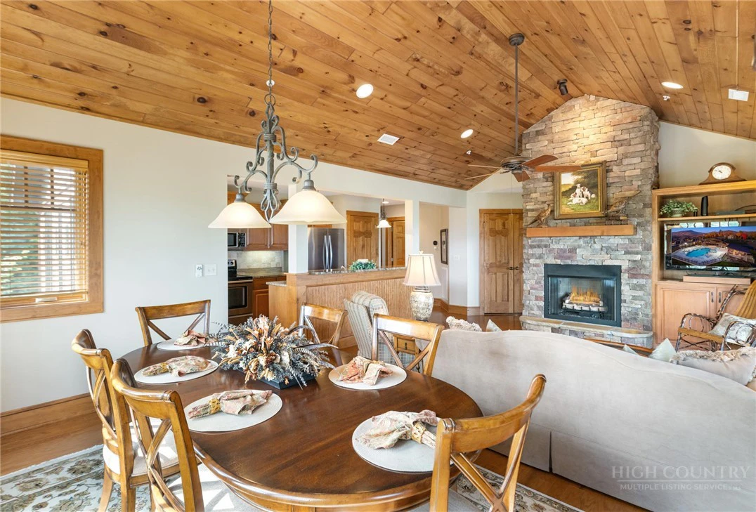 Image number 12 for the current listing