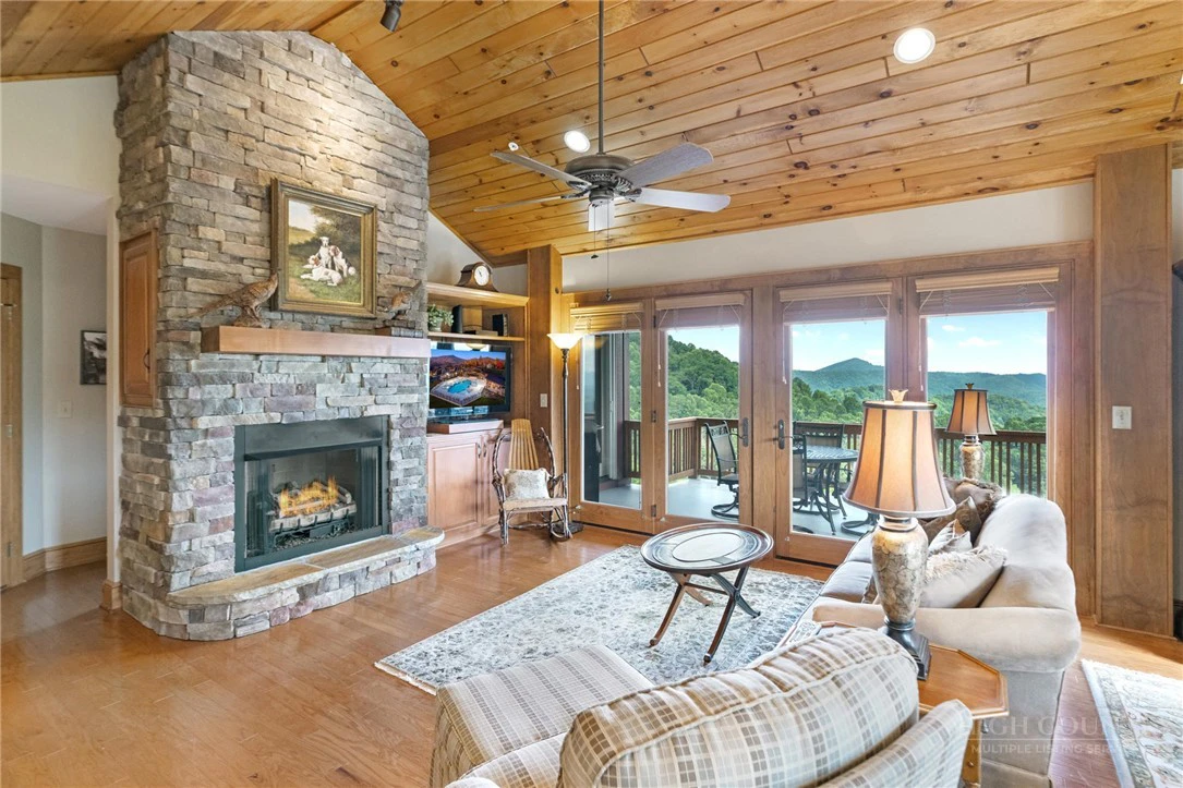 Image number 7 for the current listing