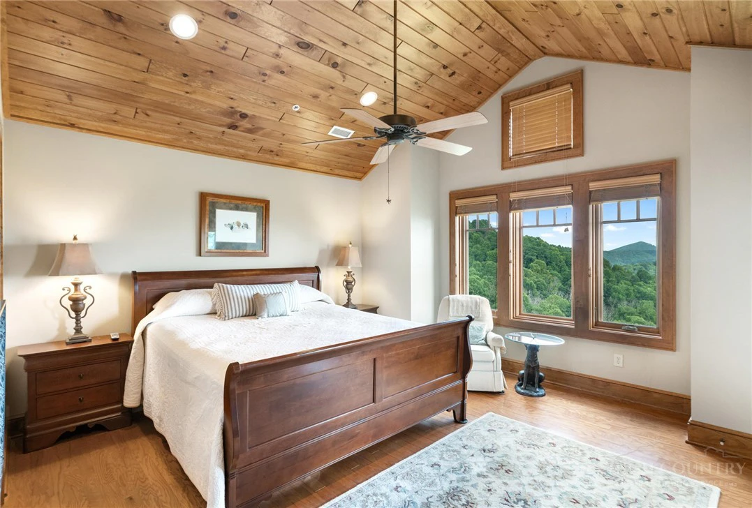 Image number 21 for the current listing