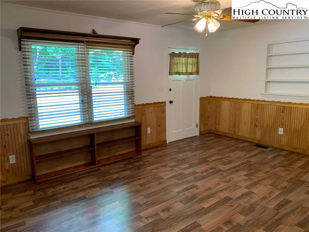 Image number 2 for the current listing