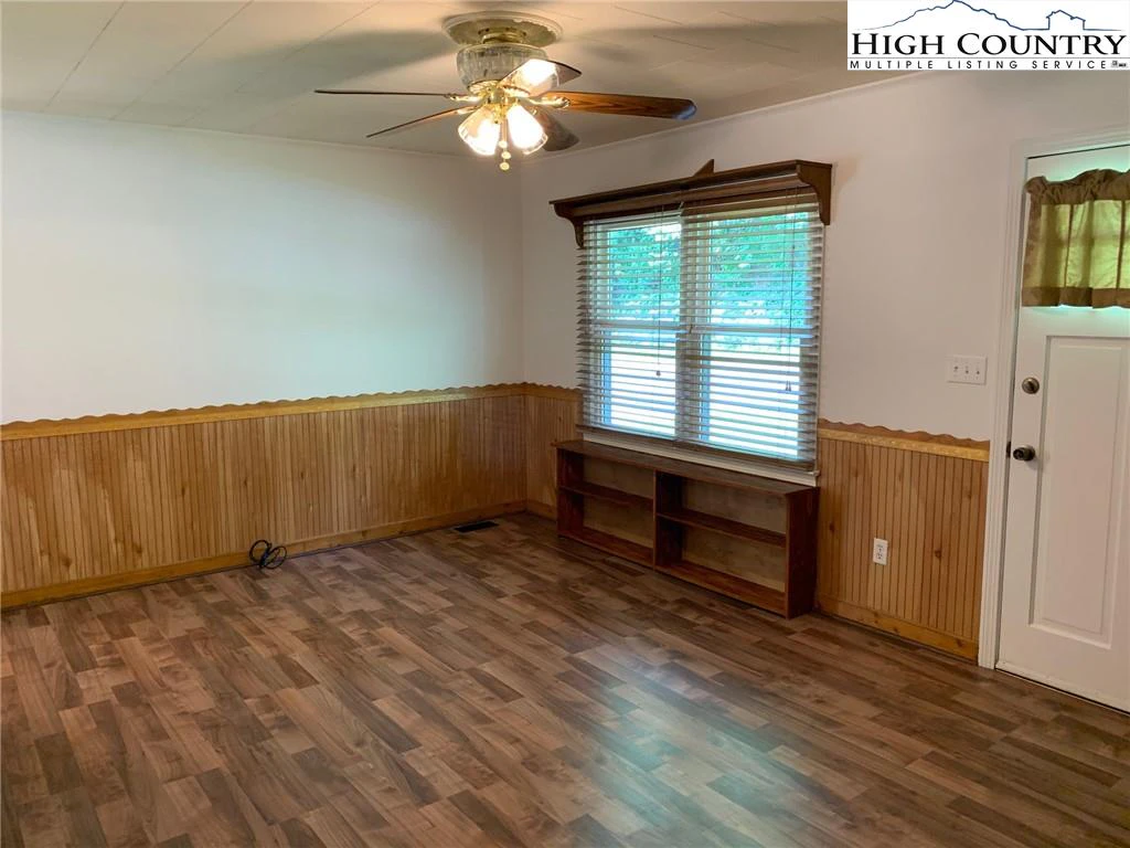 Image number 15 for the current listing