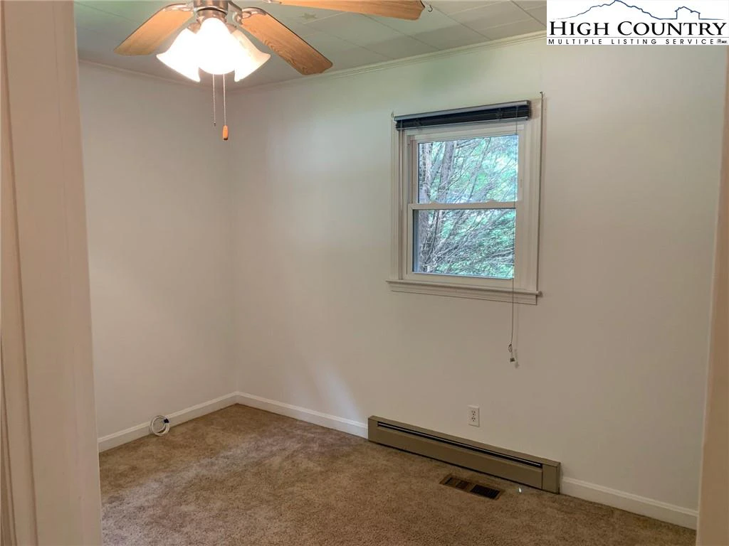 Image number 11 for the current listing