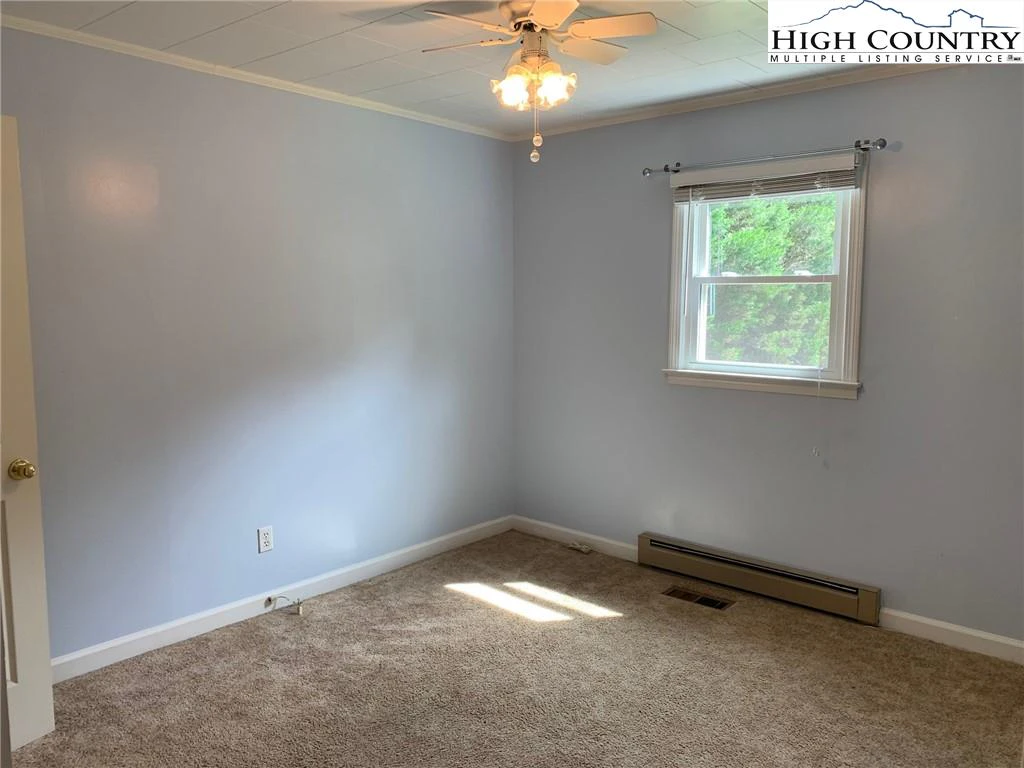Image number 8 for the current listing