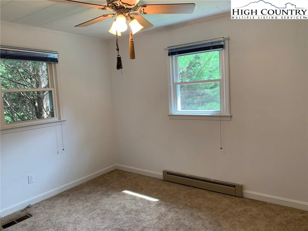 Image number 7 for the current listing