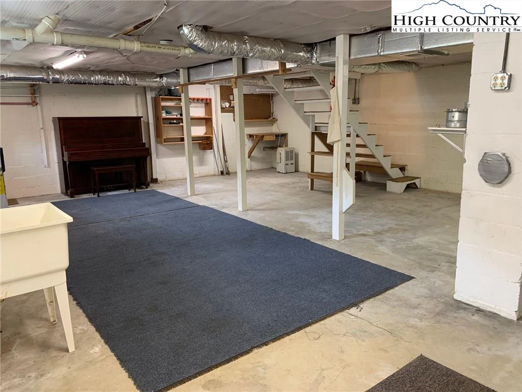 Image number 3 for the current listing