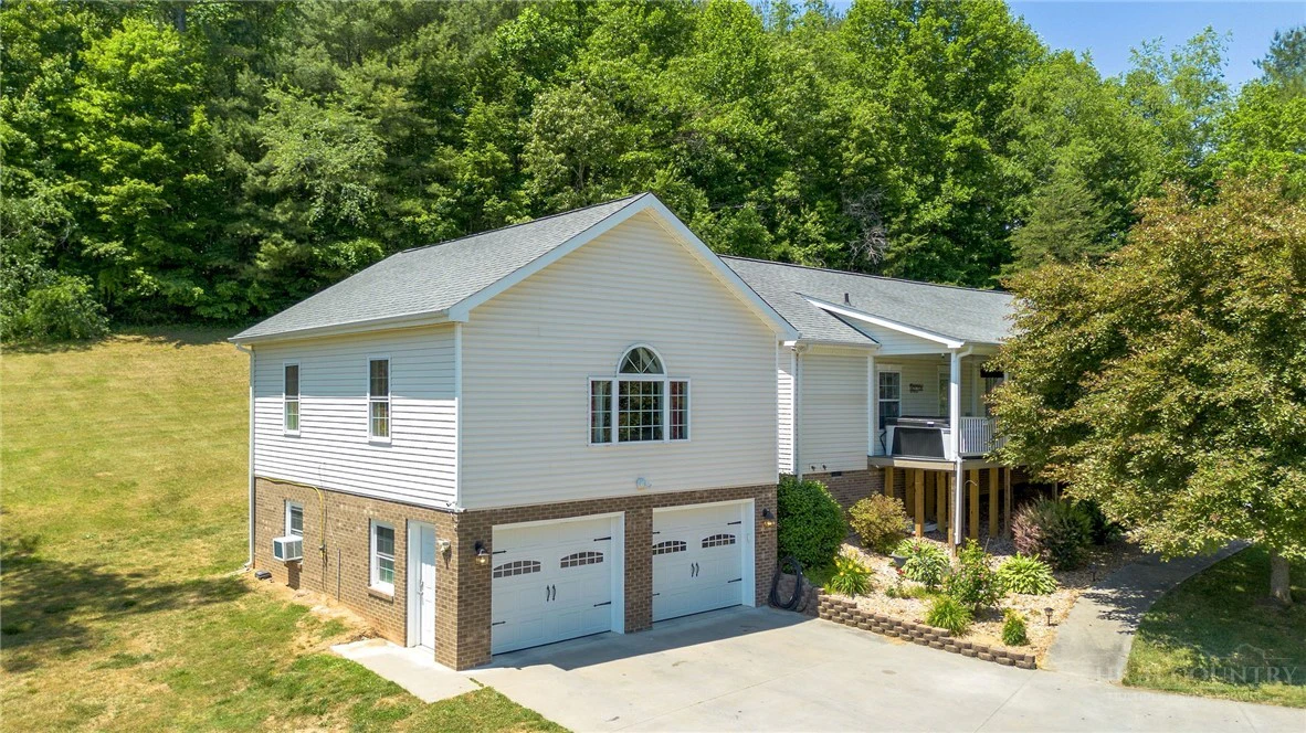 Image number 2 for the current listing