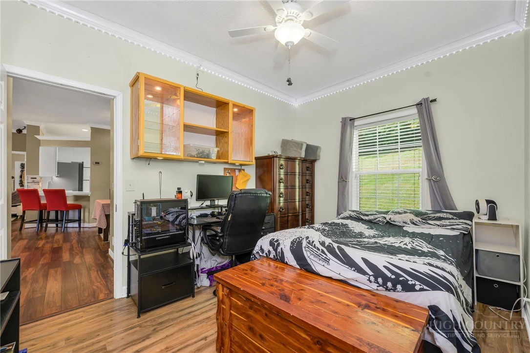 Image number 12 for the current listing