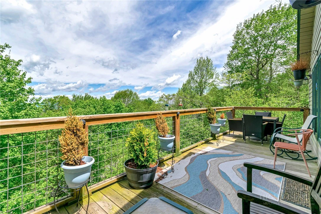 Image number 1 for the current listing