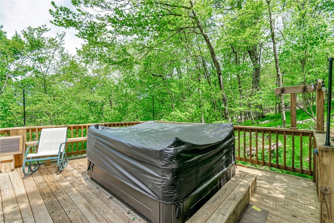 Image number 21 for the current listing