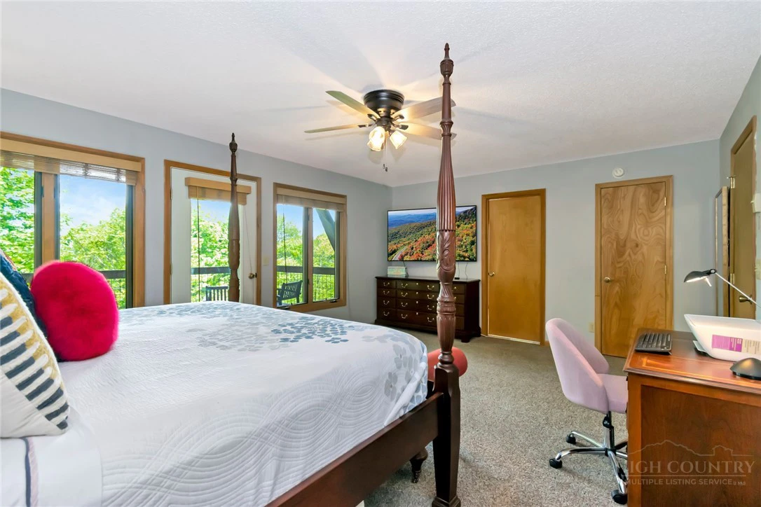Image number 3 for the current listing