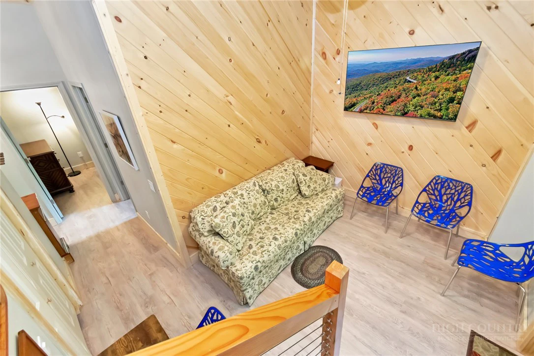 Image number 11 for the current listing