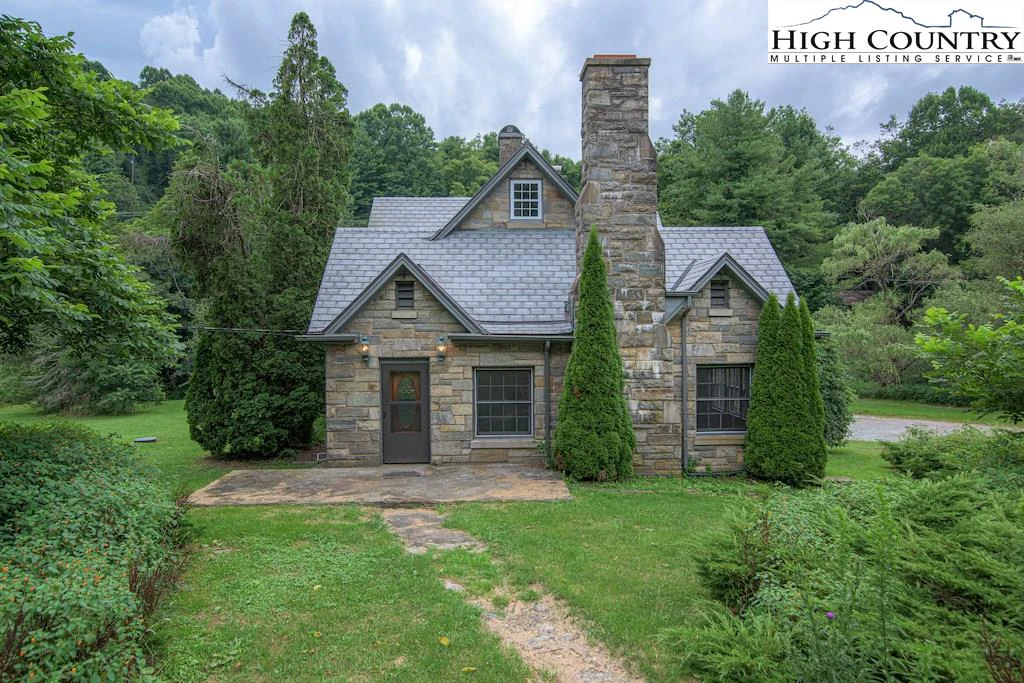 Image number 1 for the current listing