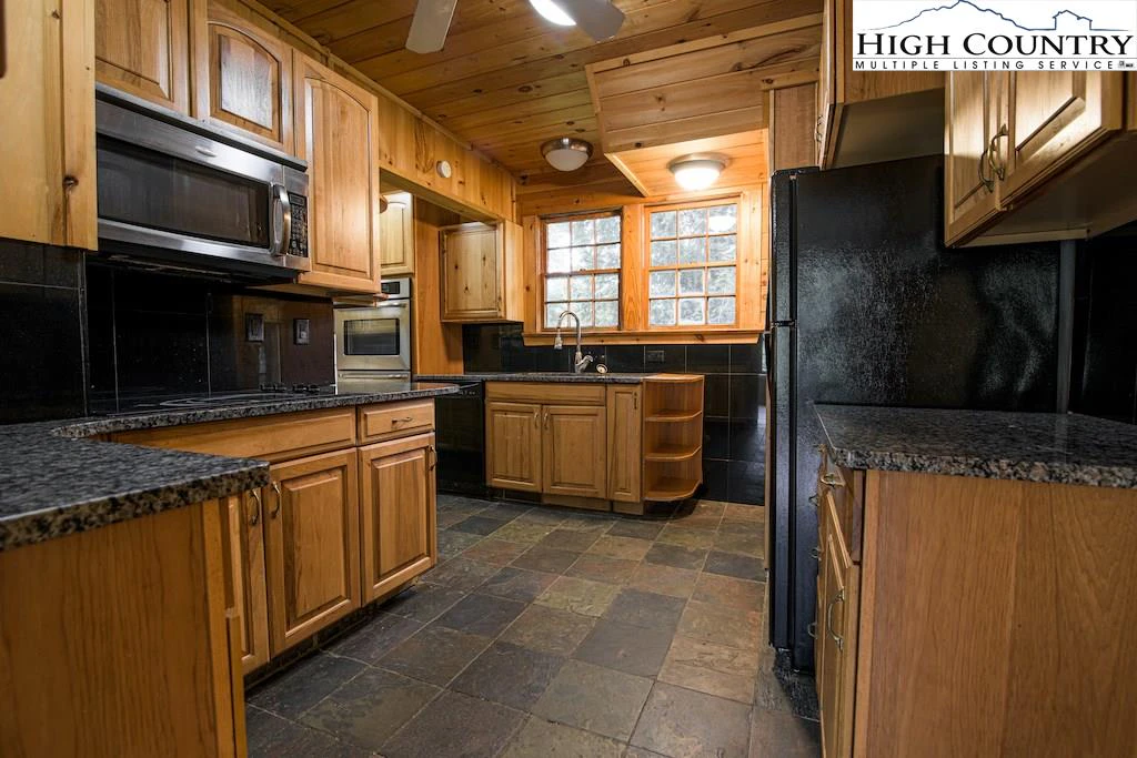 Image number 2 for the current listing
