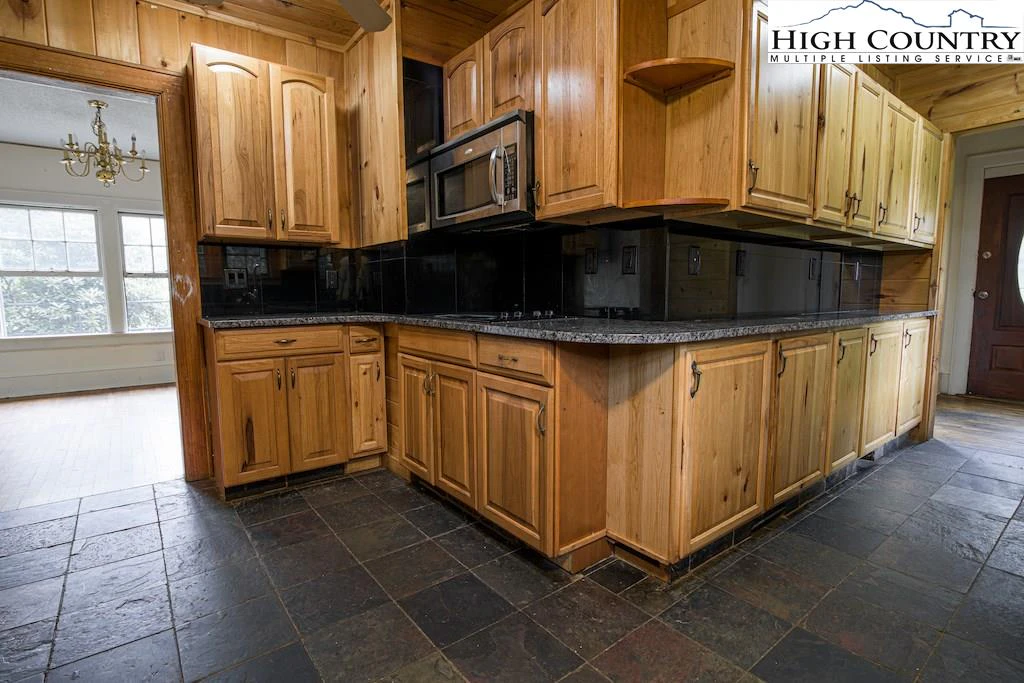 Image number 14 for the current listing