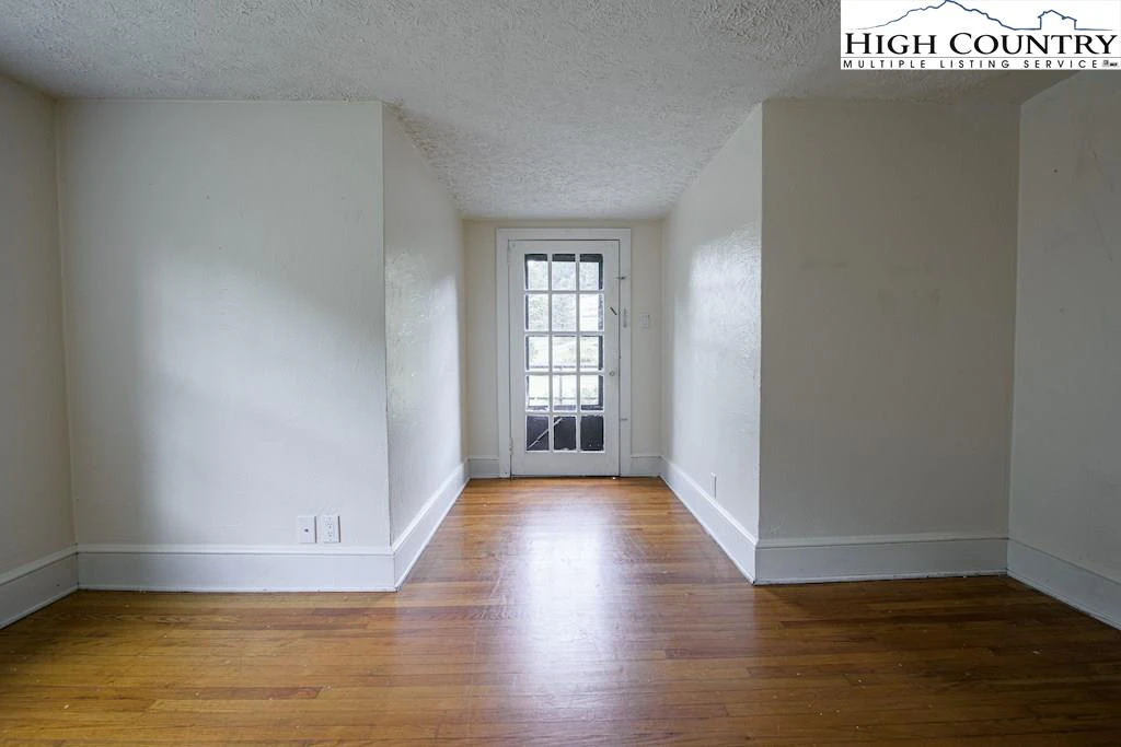 Image number 8 for the current listing