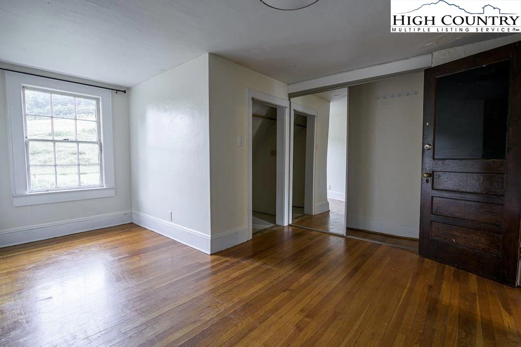 Image number 7 for the current listing