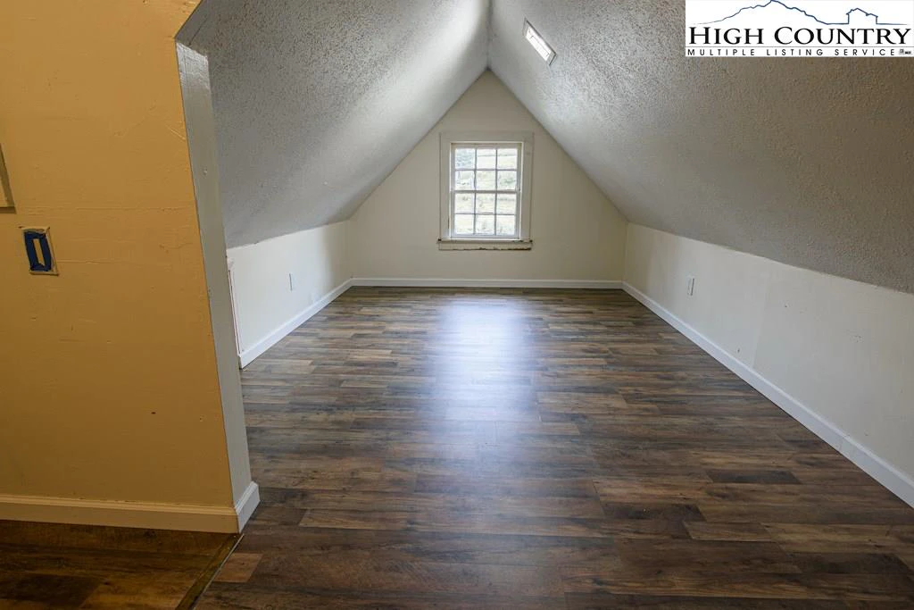 Image number 6 for the current listing