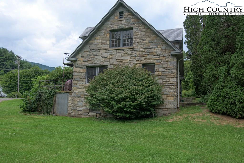 Image number 23 for the current listing