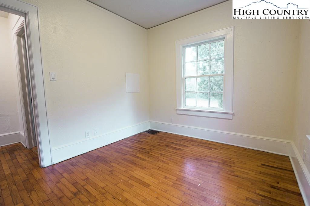 Image number 20 for the current listing