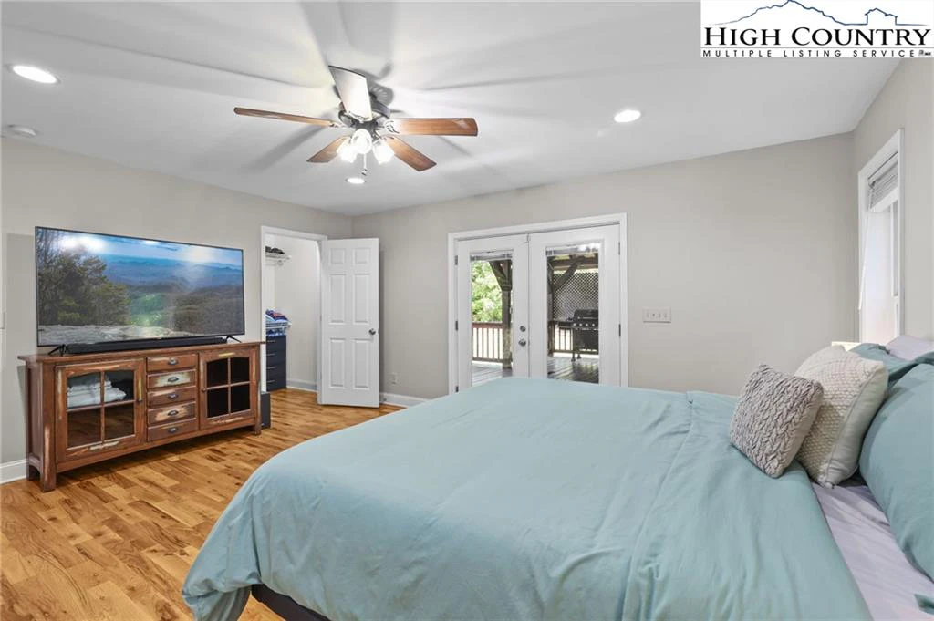 Image number 5 for the current listing