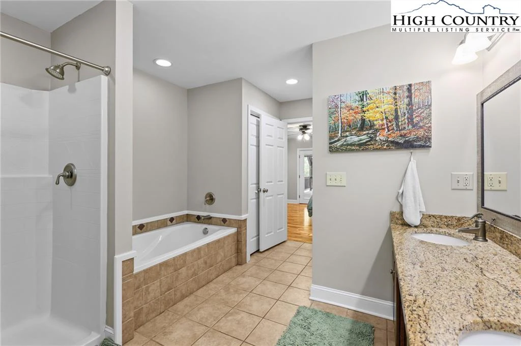 Image number 6 for the current listing