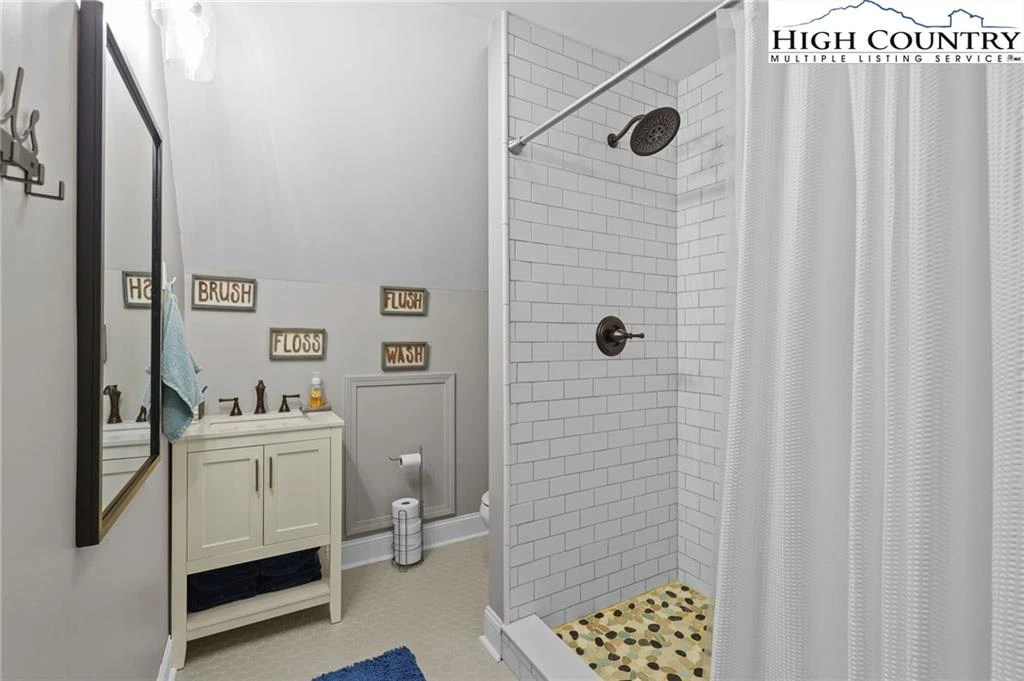 Image number 12 for the current listing