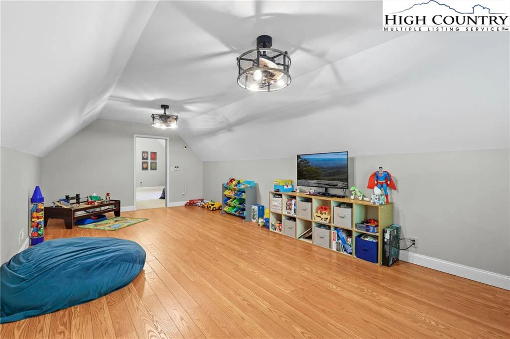 Image number 19 for the current listing