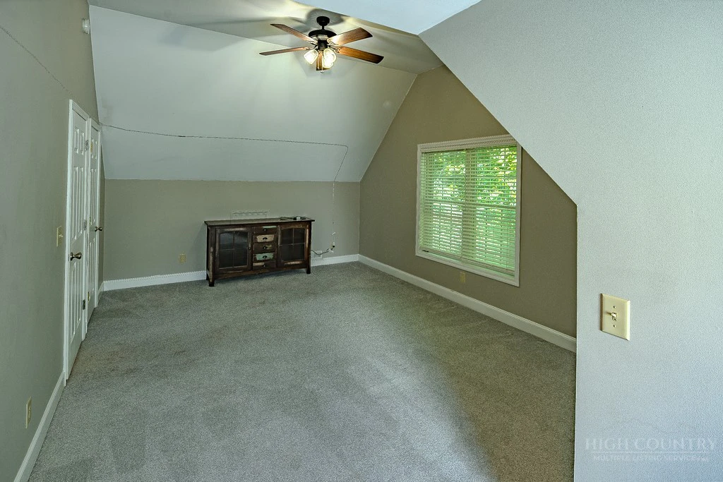 Image number 3 for the current listing