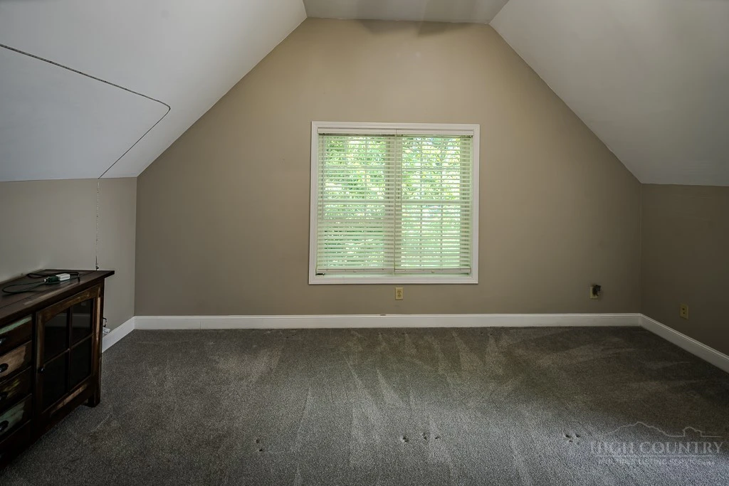 Image number 6 for the current listing