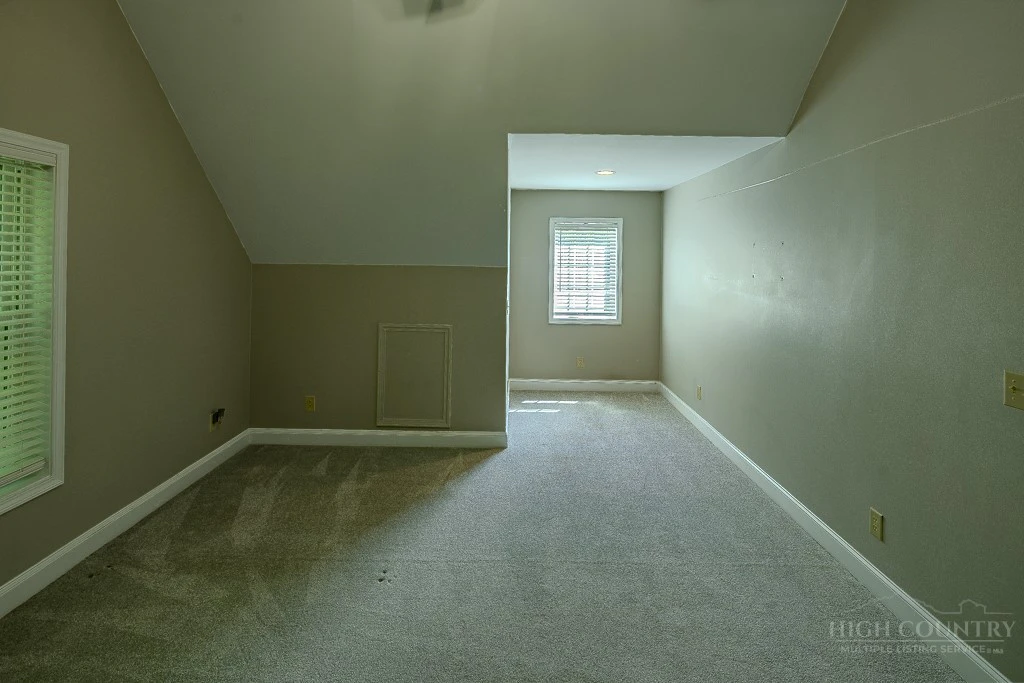 Image number 5 for the current listing