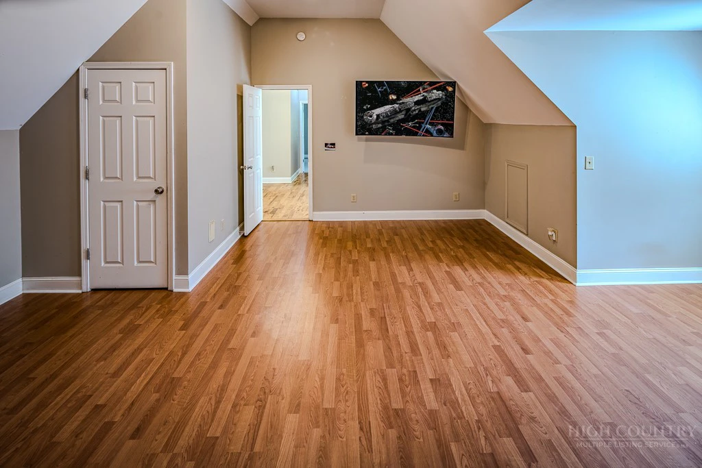 Image number 10 for the current listing