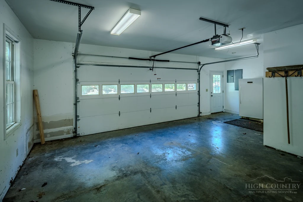 Image number 2 for the current listing