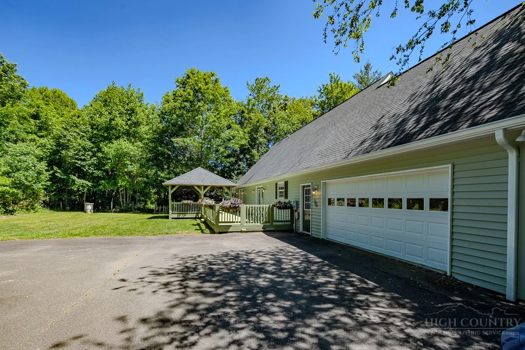 Image number 13 for the current listing