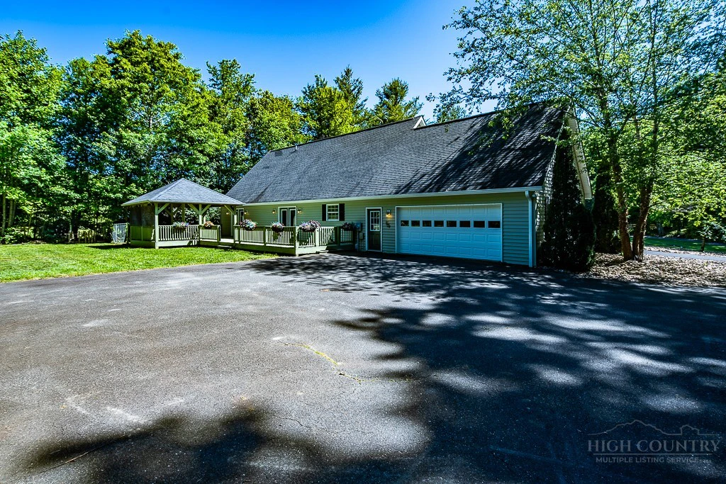 Image number 15 for the current listing