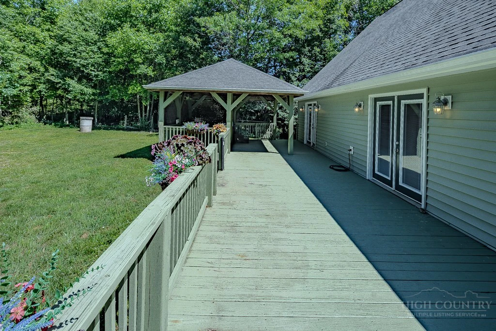Image number 16 for the current listing