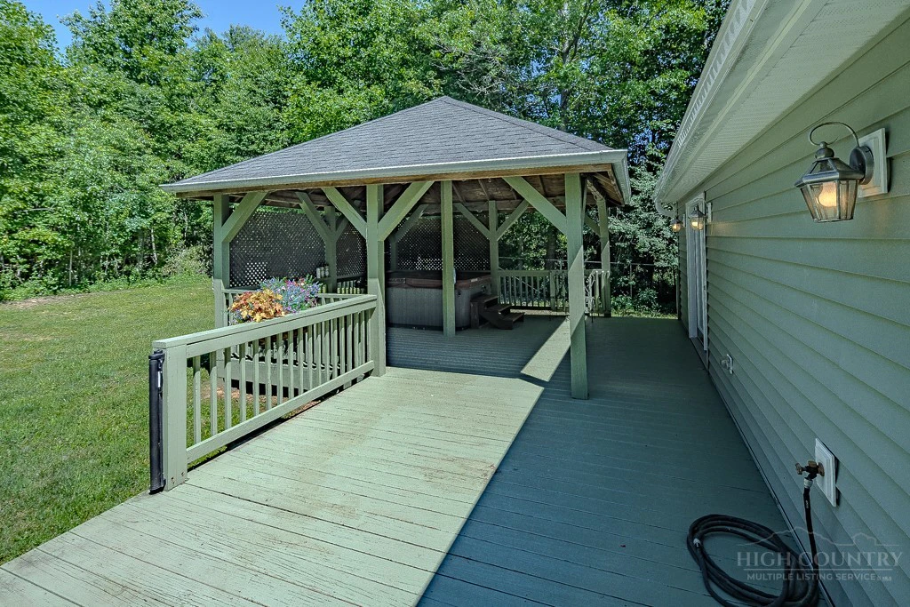 Image number 18 for the current listing
