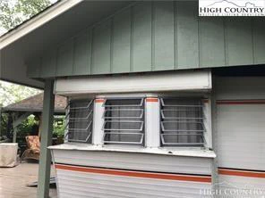 Image number 1 for the current listing