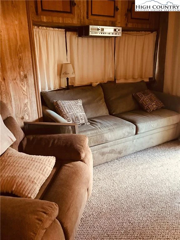 Image number 4 for the current listing