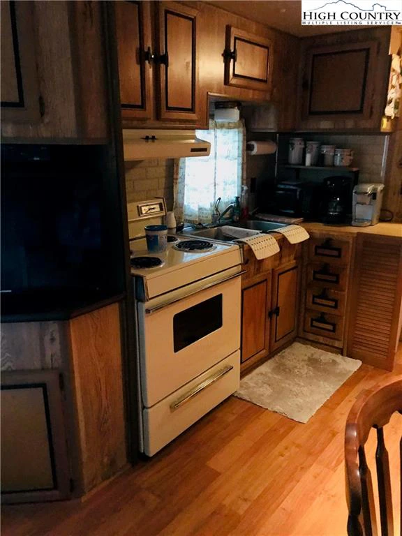 Image number 5 for the current listing