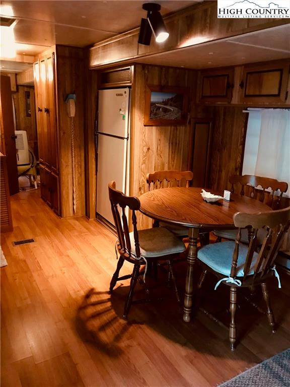 Image number 6 for the current listing