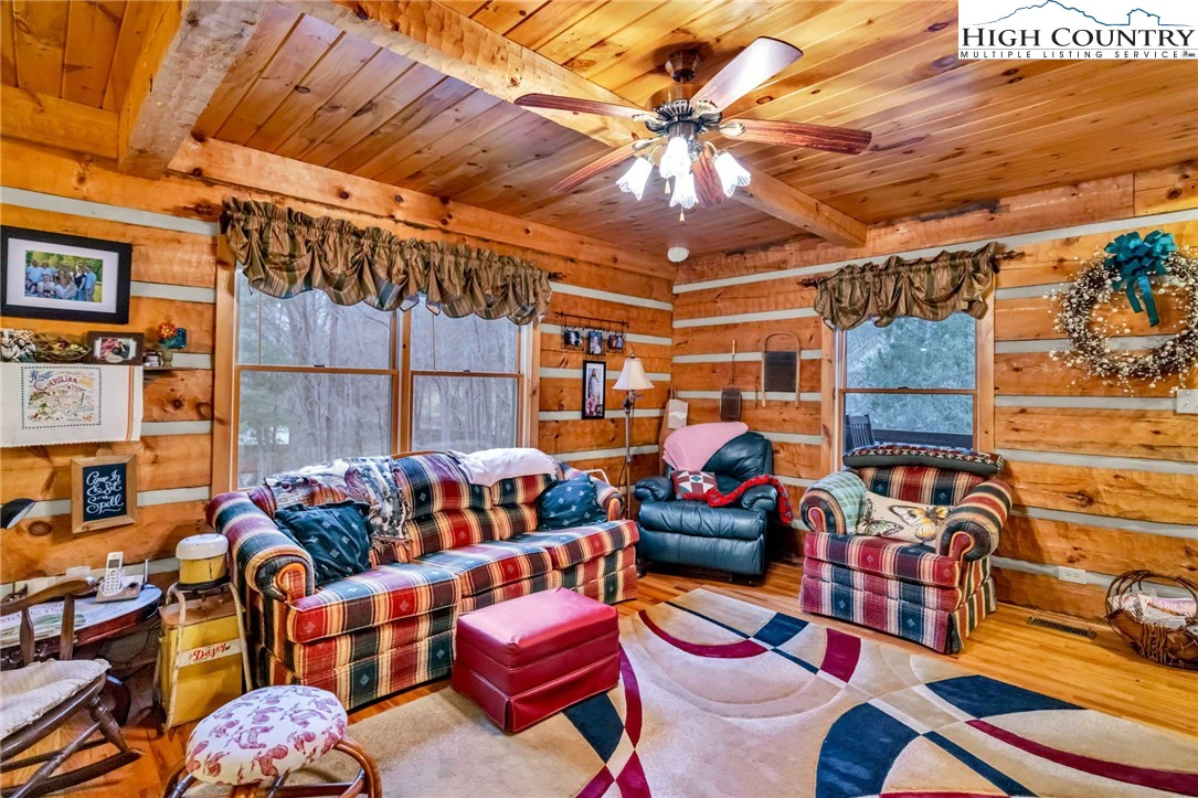 Image number 4 for the current listing