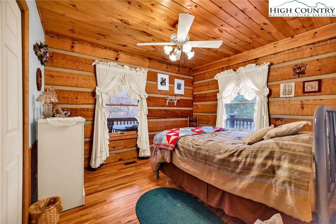 Image number 11 for the current listing