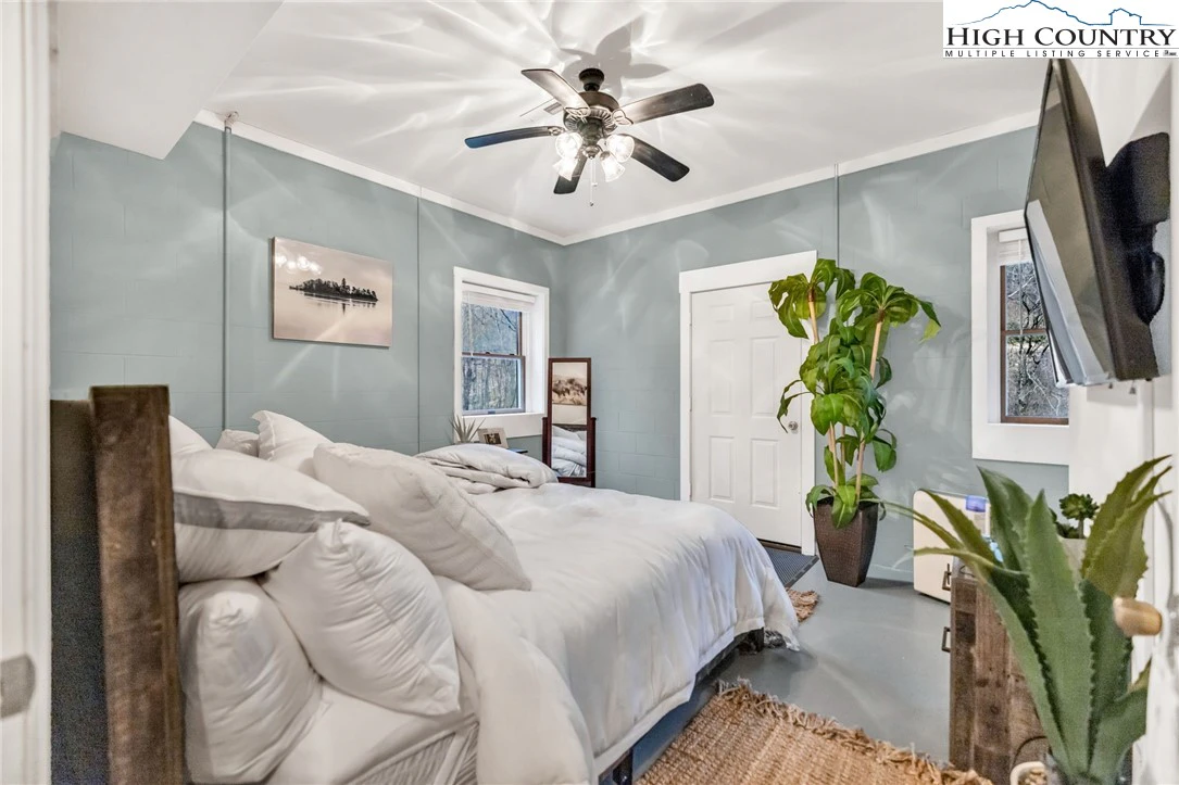 Image number 2 for the current listing