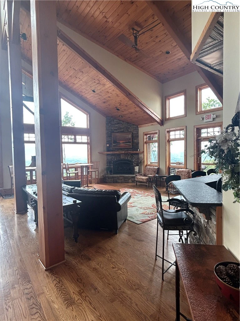 Image number 12 for the current listing