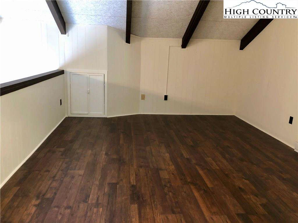 Image number 2 for the current listing