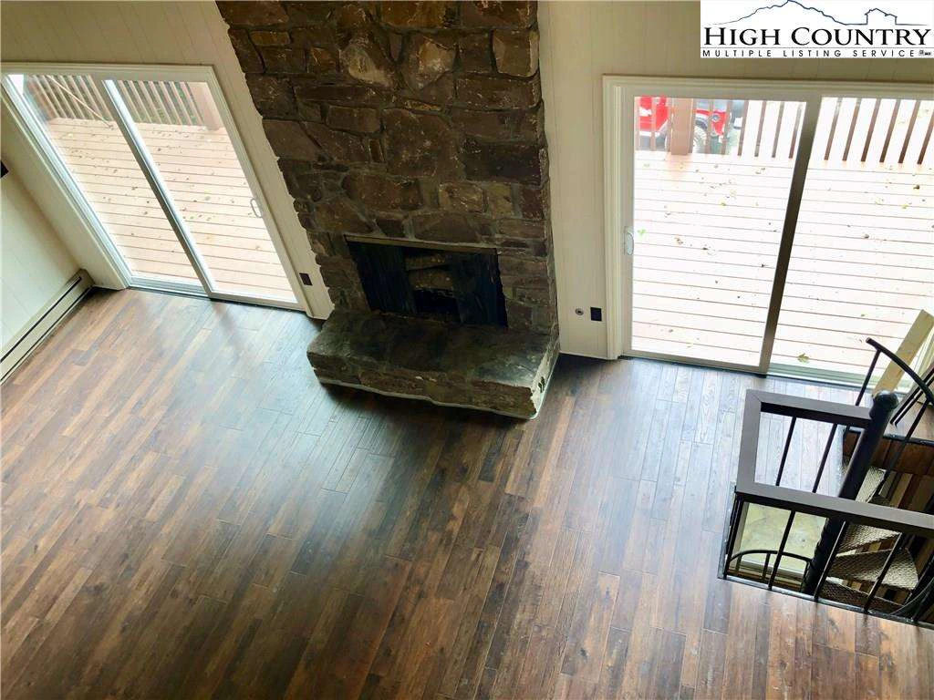Image number 11 for the current listing