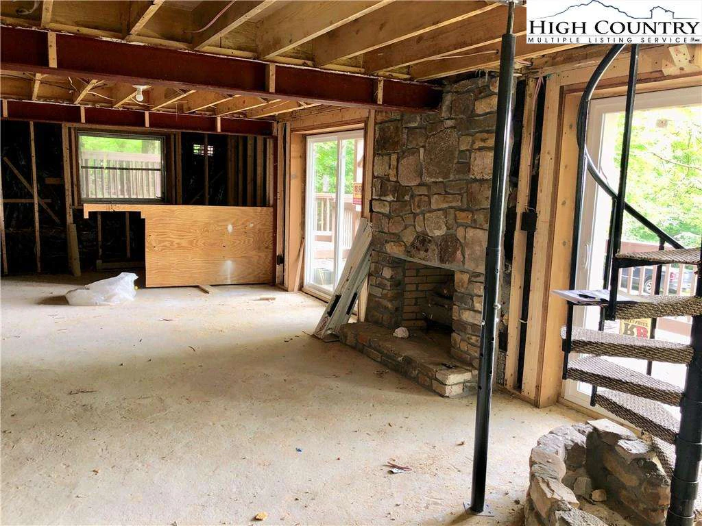 Image number 8 for the current listing